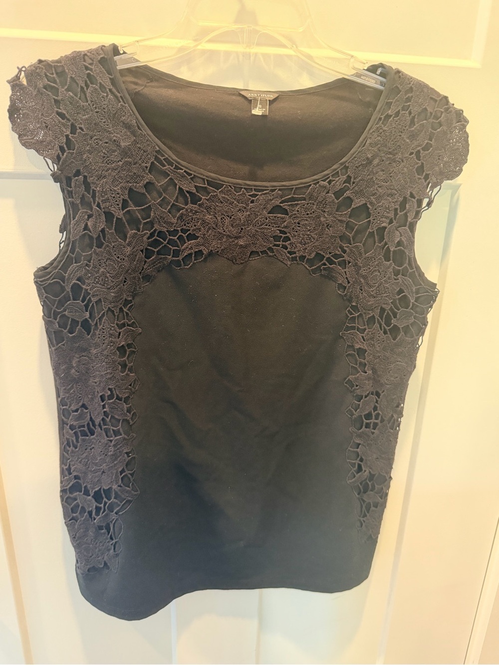 Ann Taylor Black Floral Crochet Lace Sleeveless Top Small